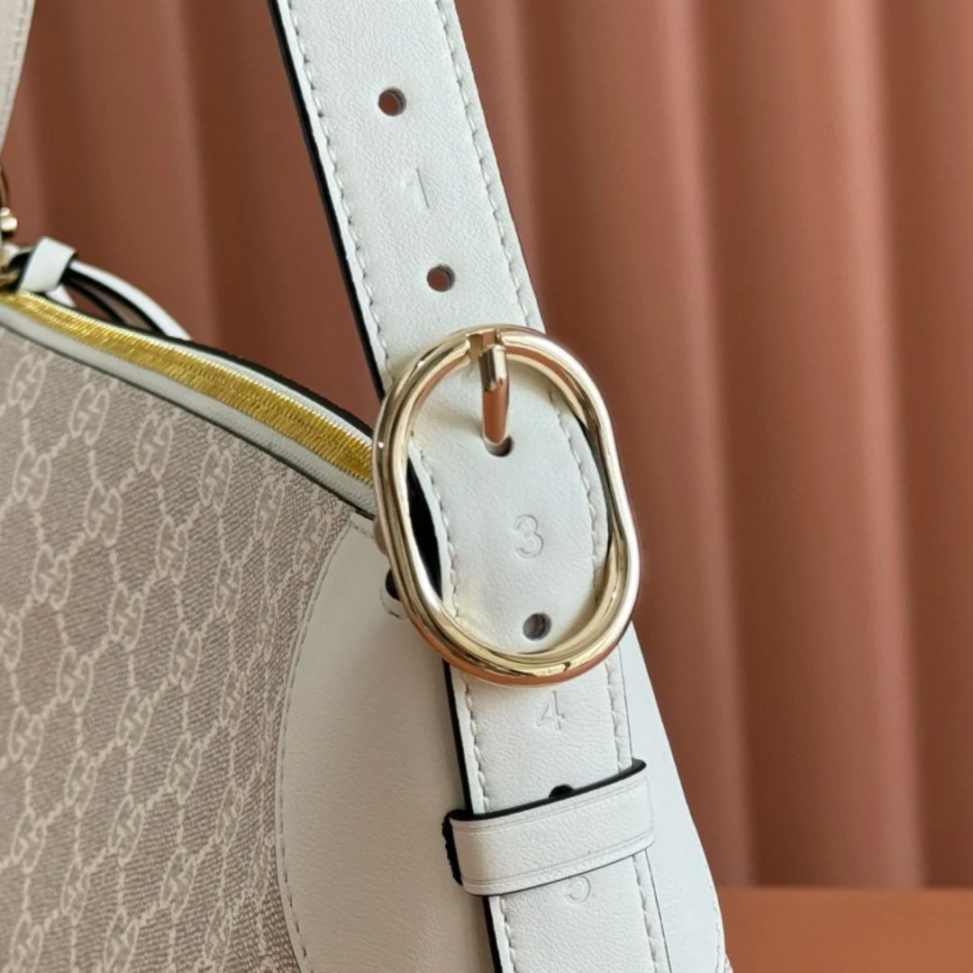 SMALL GG EMBLEM SHOULDER BAG