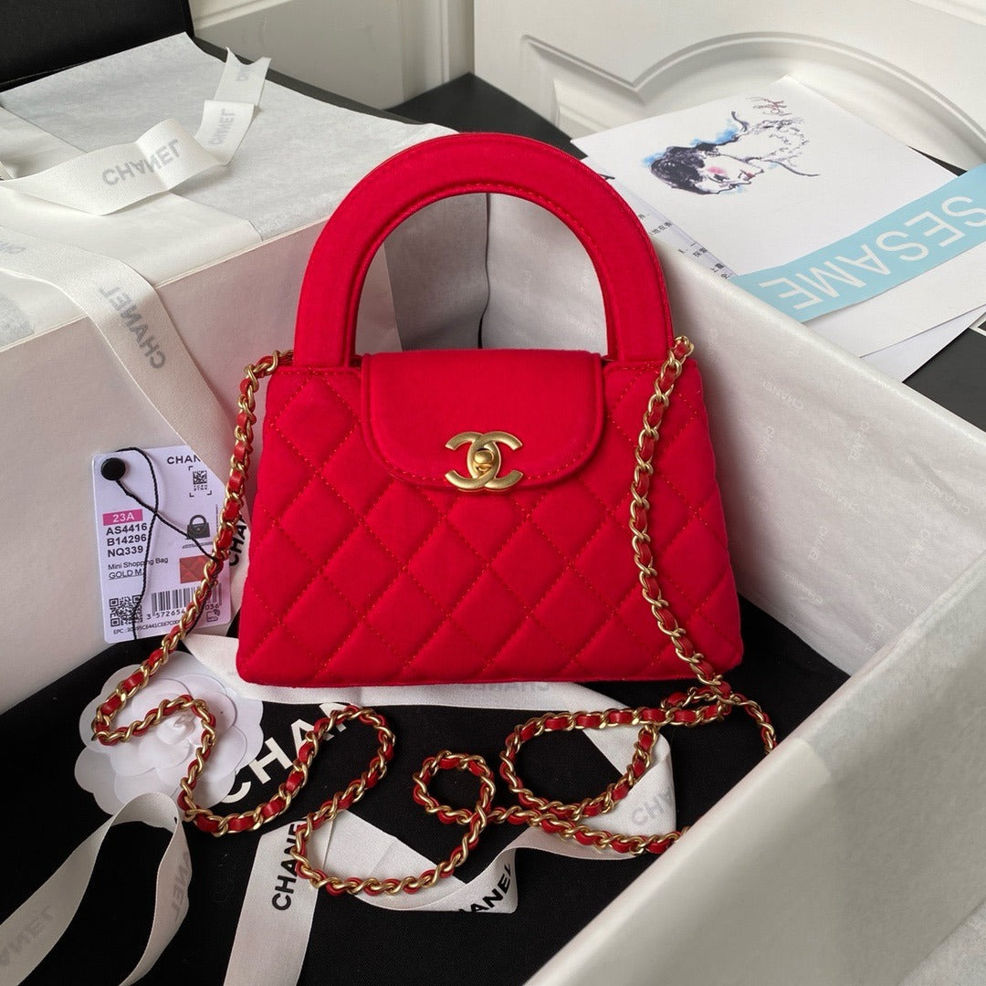 CHANEL MATELASSÉ HANDBAG IN RED CANVAS